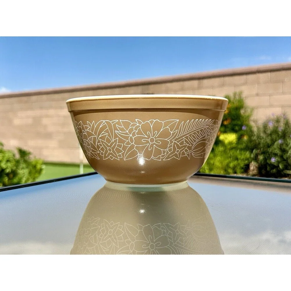 Vintage Pyrex Woodland #402 Nesting Mixing Bowl Lt. Brown/Tan 1.5 QT